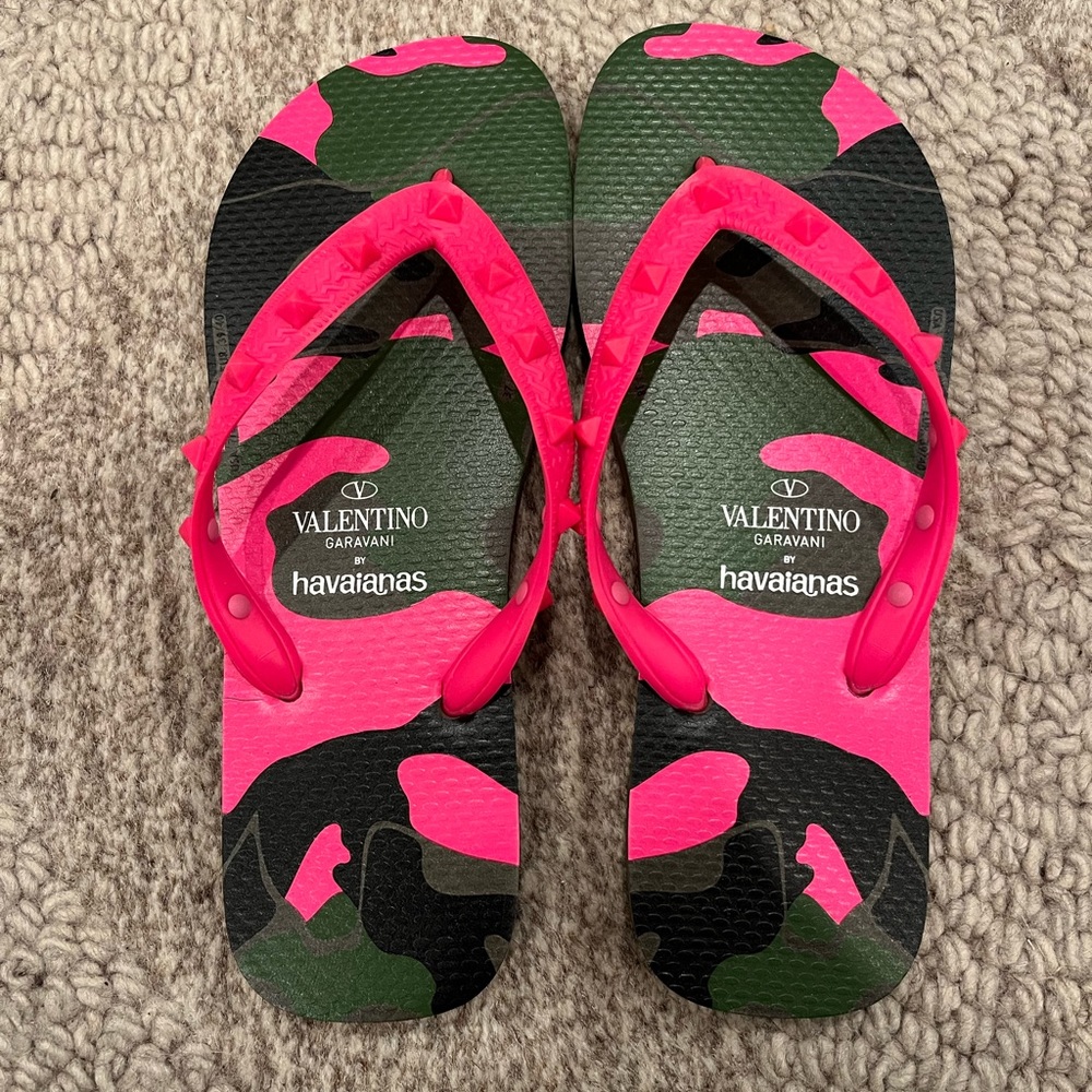 Valentino Garavani by Havaianas flip flops